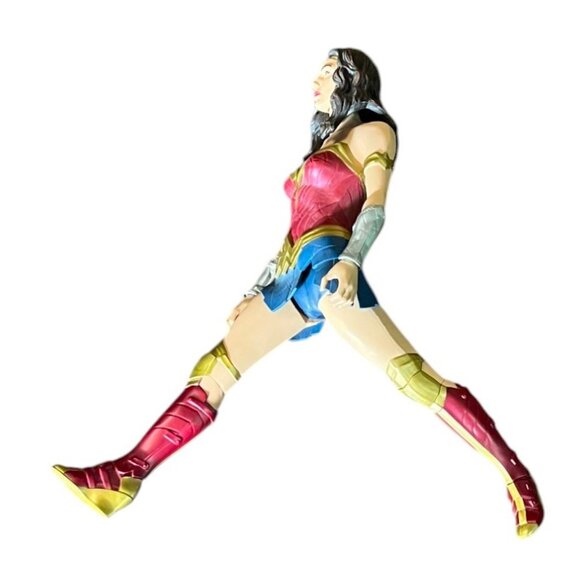 McFarlane DC Multiverse Gal Gadot 19" Wonder Woman Action Figure - Picture 11 of 12